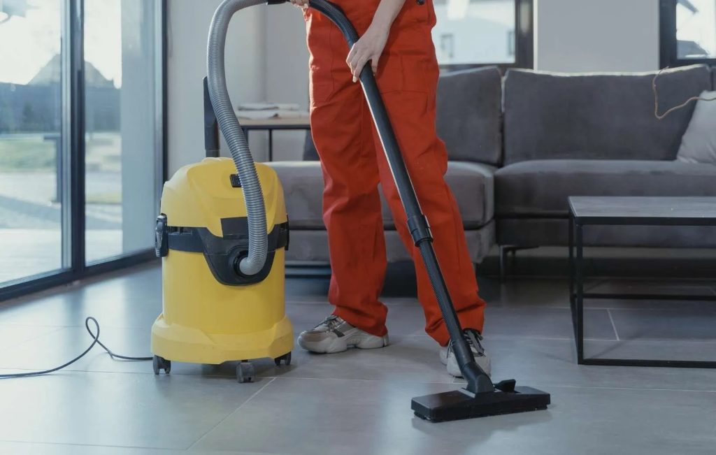 Professional cleaning services for facilities